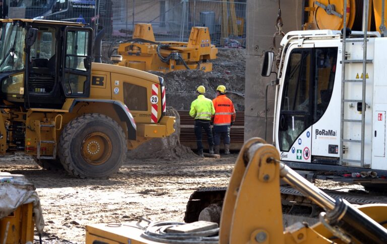 The Role of RFID in Supporting Plant Managers for Operational Excellence